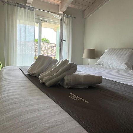 Residence Del Lago デセンツァーノ・デル・ガルダ エクステリア 写真