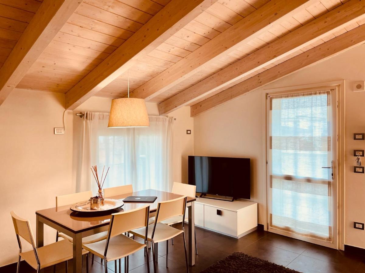 Residence Del Lago デセンツァーノ・デル・ガルダ エクステリア 写真