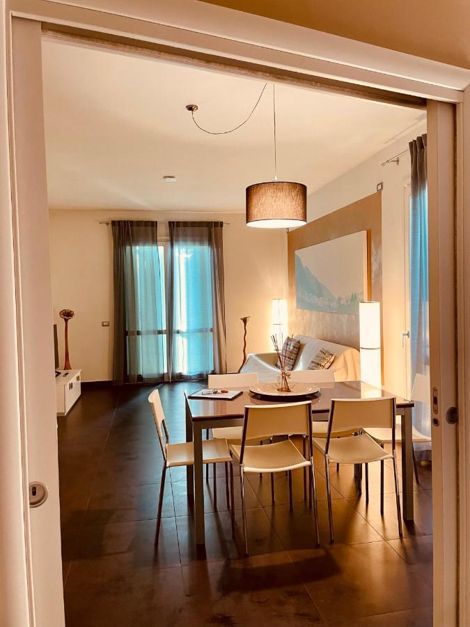 Residence Del Lago デセンツァーノ・デル・ガルダ エクステリア 写真