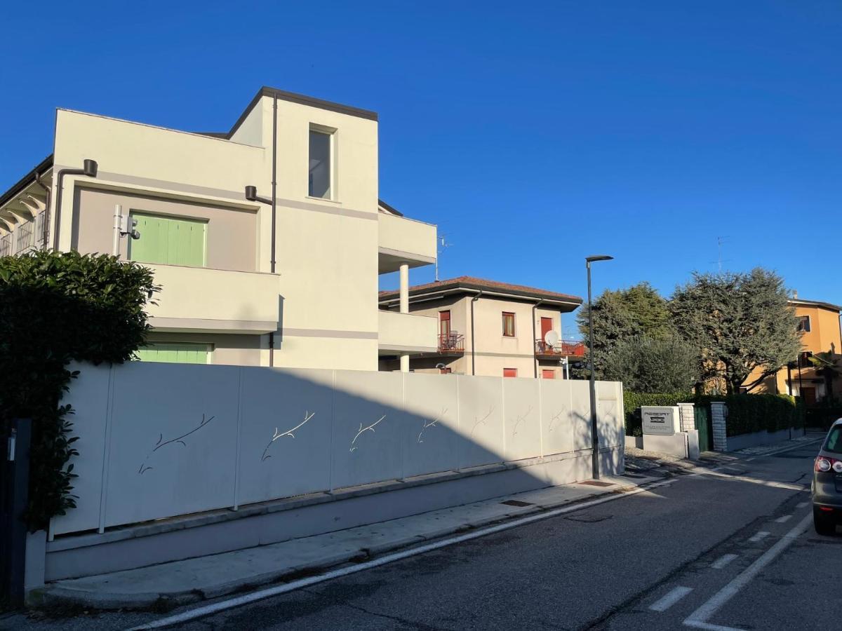 Residence Del Lago デセンツァーノ・デル・ガルダ エクステリア 写真