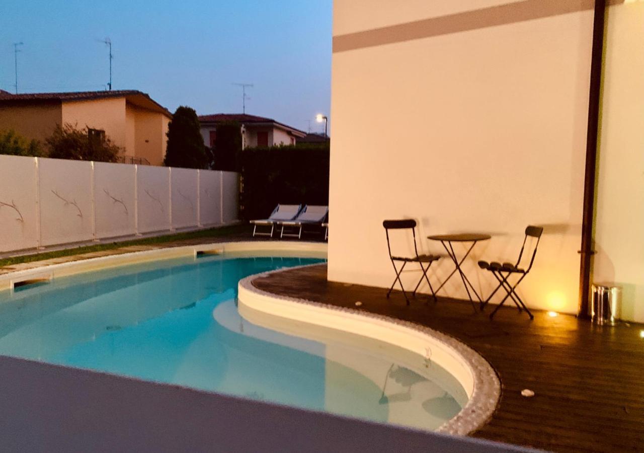 Residence Del Lago デセンツァーノ・デル・ガルダ エクステリア 写真